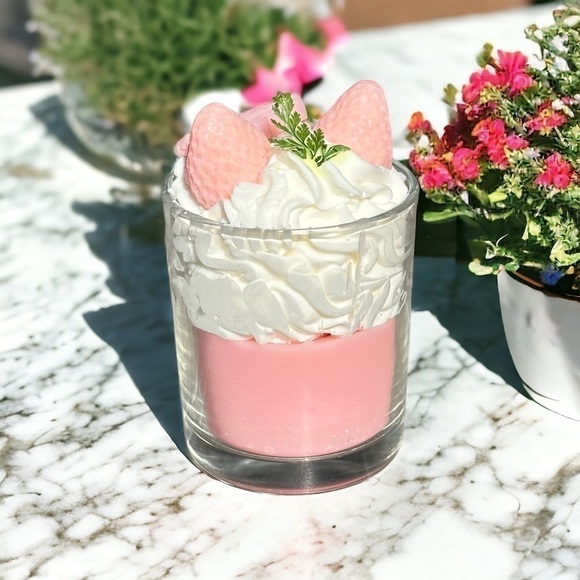 ⚠️SALE Candle // Handmade Strawberry’s And Cream Soy Wax Candle SEND OFFERS🥳 - Picture 4 of 5